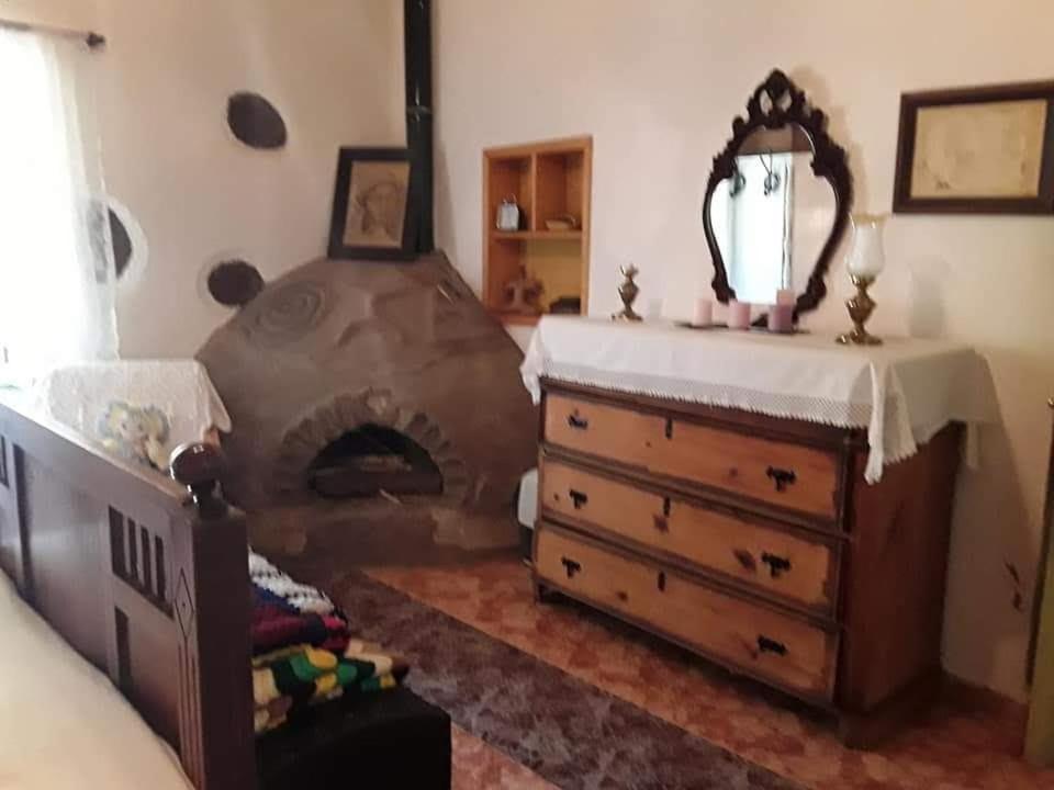 Ecoartejeda Cave House Guest House Bagian luar foto